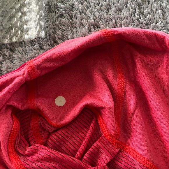 Lululemon tank top size 4 - Picture 6 of 6